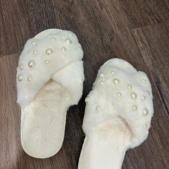 Pearl Faux fur plush fluffy slipper - Picture 3 of 4
